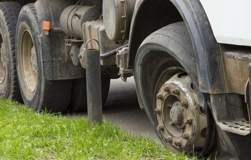 18-Wheeler Photo of 18-Wheeler